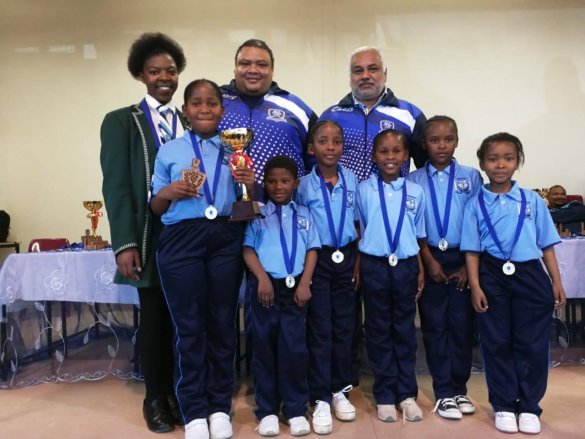 Hermanus teen lauded for coaching young chess players