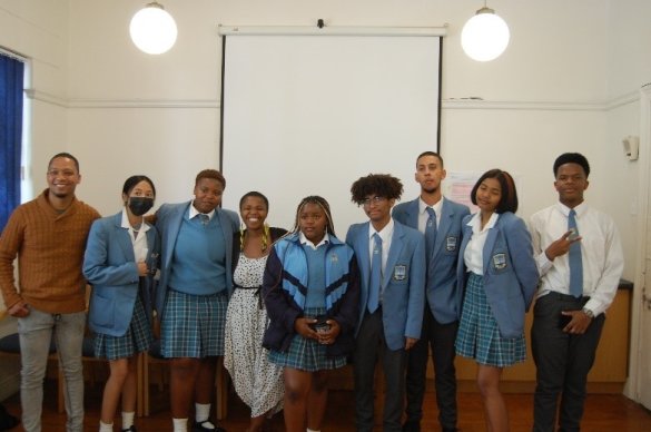 US Organisations & Freshly Ground’s Zolani help Gardens Commercial HS “take it to the bridge”