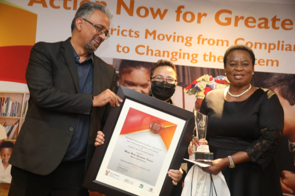 Director Wendy Horn receives award from Deputy Minister Reginah Mhaule.png