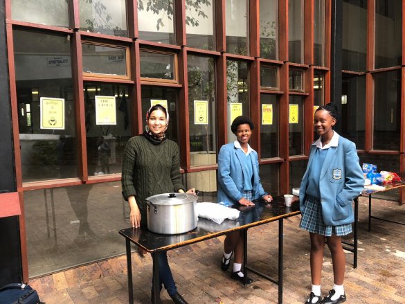 Gardens Commercial High School host their first annual Ramadaan soup kitchen3