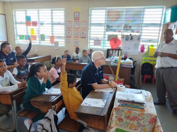Premier Winde and Minister Maynier visit Back On Track extra classes 1.jpg