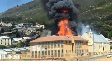 Capetonians come out in support for Holy Cross RC PS